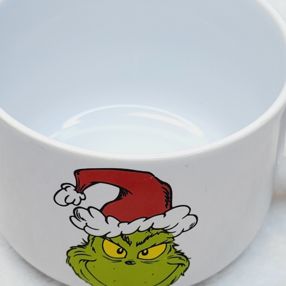 2022 Christmas Grinch mug - Picture 5 of 7